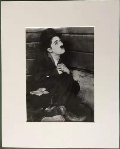 Original-Pressephoto Charlie Chaplin – Szene aus dem Film „Lachen verboten“ 1946