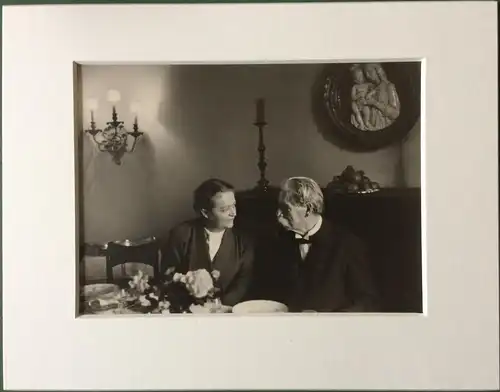 Original-Photographie Albert Schweitzer mit seiner Frau Helene