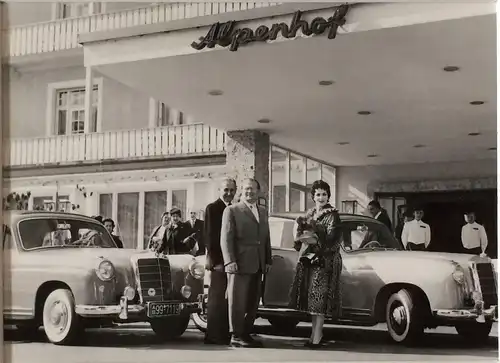 Original-Pressephoto Gina Lollobrigida + Ernst Henne vor Hotel Alpenhof Garmisch