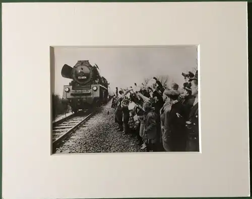 Original-Photographie Interzonenzug Grenzübergang Lübeck-Herrnburg 20.3.1960