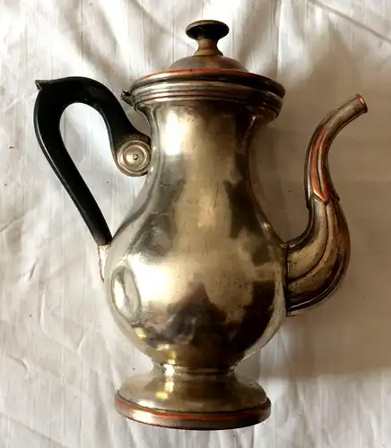 Sehr alte Kaffeekanne mit Deckel, ca 1810, leicht beschädigt, versilbert