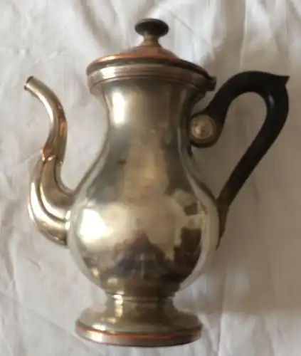 Sehr alte Kaffeekanne mit Deckel, ca 1810, leicht beschädigt, versilbert