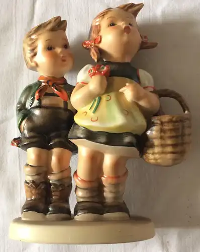 Zwei Kinder mit Korb - HUMMEL-Figur von Goebel – 2. Wahl