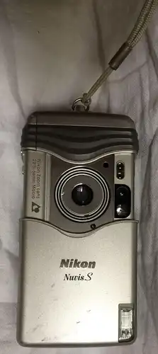 Kleinbildkamera Nikon Nuvis S mit 22.5-66mm Macro APS Kamera