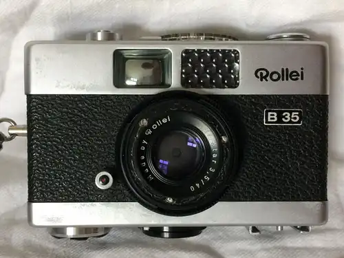 Kleinbildkamera Rollei B 35 mit Carl Zeiss Triotar 3.5/40, silber/schwarz