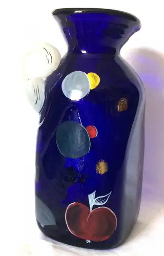 Viereckige Kanne ,dunkelblaues Glas mit weißem Griff,Eisch,Niederbayern