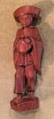 Chinesischer Bauer - kleine geschnitzte Figur aus Mahagoni, 20. Jahrhundert