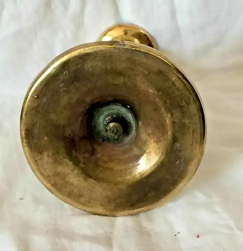 Alter Kerzenständer aus Messing, ca. 1850, 13,7 cm hoch, sehr gut erhalten