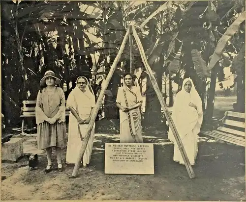 Photographie Grundsteinlegung für ein Frauenhaus in Indien, 1929