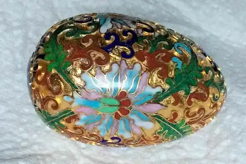 Wunderschönes Ei im Cloisonné-Stil, wohl aus Rußland