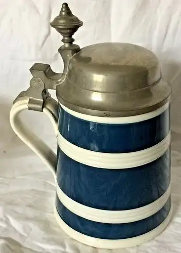 Bierkrug aus dunkelblauem und weißen Porzellan mit Deckel, ca. 1900