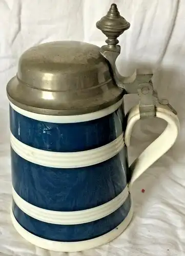 Bierkrug aus dunkelblauem und weißen Porzellan mit Deckel, ca. 1900