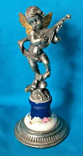 Geflügelter Putto mit Laute aus Zinn, 1960er Jahre, wohl Portugal