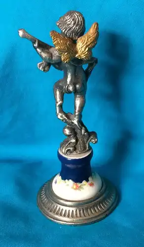 Geflügelter Putto mit Laute aus Zinn, 1960er Jahre, wohl Portugal