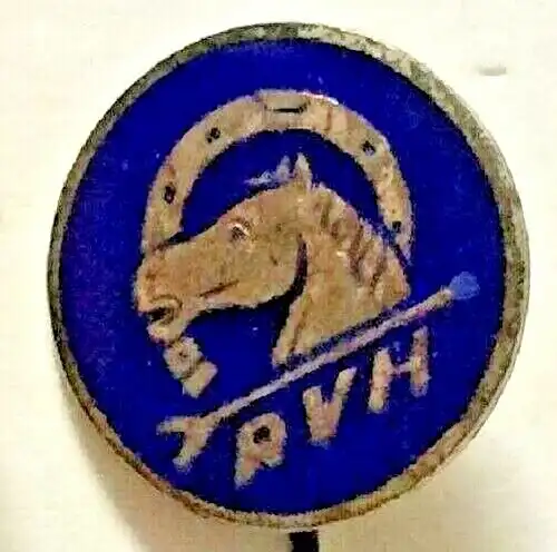 Vier Anstecknadeln mit Pferde- und Reitermotiven, darunter RVH Hannover