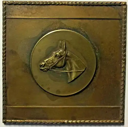 Quadratische Bronzeplakette mit Pferdekopf, Wolfratshausen 1952