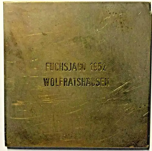 Quadratische Bronzeplakette mit Pferdekopf, Wolfratshausen 1952