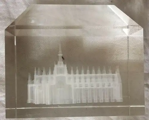 MAILÄNDER DOM in 3D-Darstellung erstellt durch Lasertechnologie in Glasquader