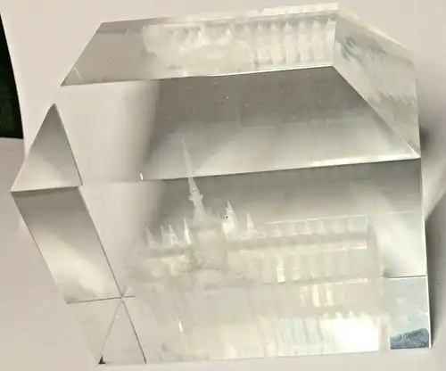 MAILÄNDER DOM in 3D-Darstellung erstellt durch Lasertechnologie in Glasquader