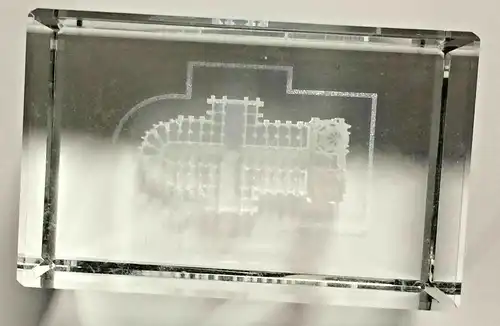 KÖLNER DOM in 3D-Darstellung erstellt durch Lasertechnologie in Glasquader