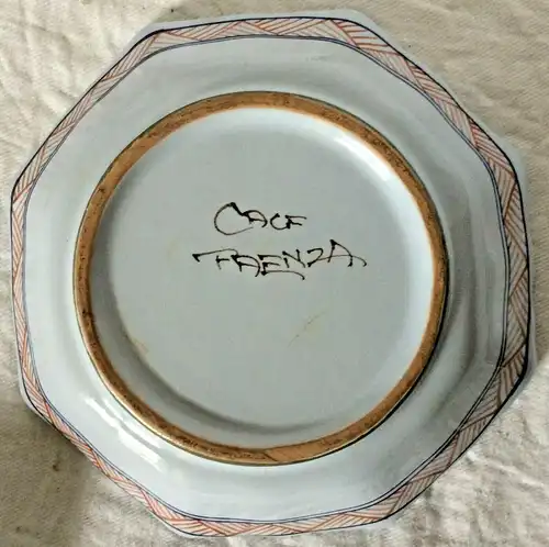 Kleine achteckige Schale aus Terracotta, sehr gut erhalten