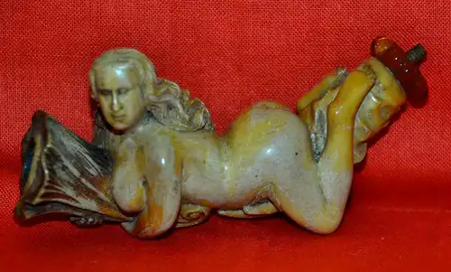 Pfeifen-Kopf, Meerschaum,nackte Frau hält ein Füllhorn(Symbol des Glücks)
