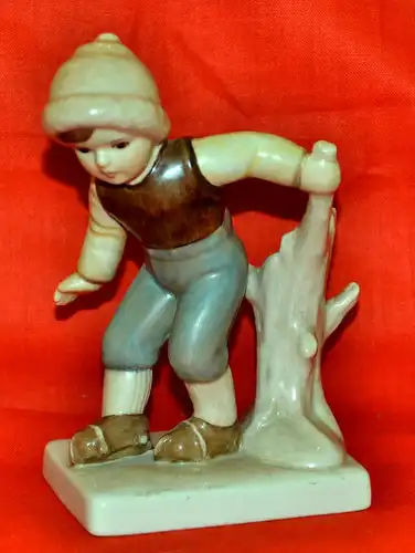 Goebel Porzellan Figur Junge mit Schlittschuhen,1984