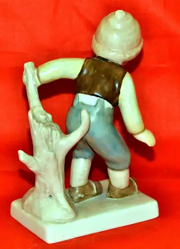 Goebel Porzellan Figur Junge mit Schlittschuhen,1984