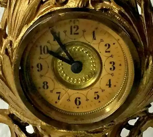 Sehr dekorative Uhr, Gründerzeit ca. 1875, Metallguß, voll funktionfähig