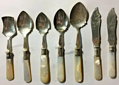 7 kleine Besteckteile, Perlmutt, versilbert, gestempelt EPNS, ca. 1900