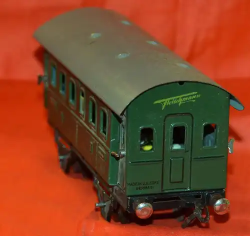 Fleischmann,Personenwagen,grün,1 Klasse,US-Zone, mit Spezialeinbau