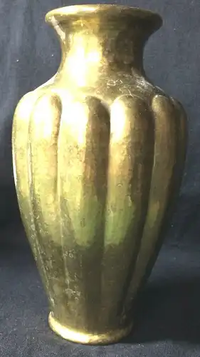 Handgetriebene Vase aus Messing, ca. 1850, ohne Marke
