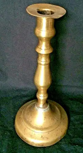 Alter Kerzenständer aus Messing, ca. 1850, 25,5 cm hoch, sehr gut erhalten