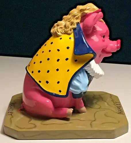 Deko-Figur Schwein „Hamlet“ auf Sockel