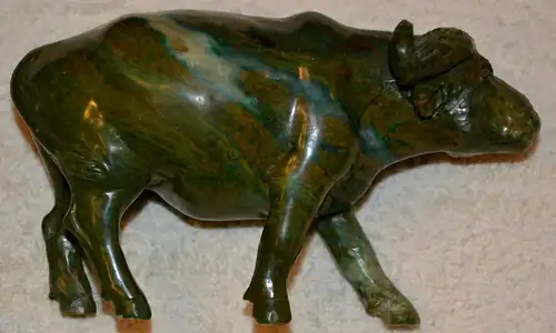 Wasserbüffel,Steinfigur,dunkelgrüner Stein,wohl Asien,Mitte 20. Jhdt.