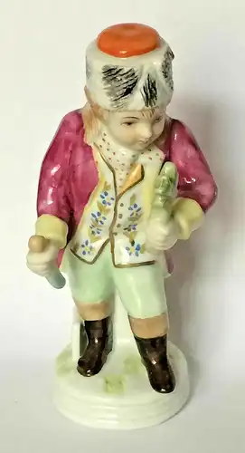 Knabe mit Pelzmütze - Porzellanfigur im Rokoko-Stil von ROYAL München