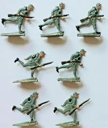 12 Zinnsoldaten wahrscheinlich Firma Ernst Heinrichsen Nürnberg, ca. 1940