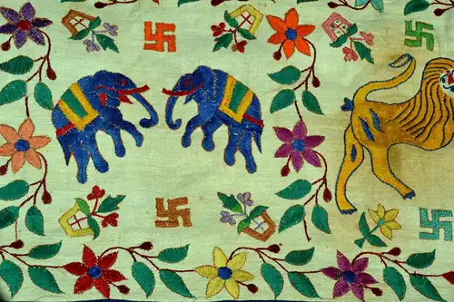 Indischer Wandbehang mit Sonnenzeichen/Rad, handbestickt, Mitte 19. Jahrhundert