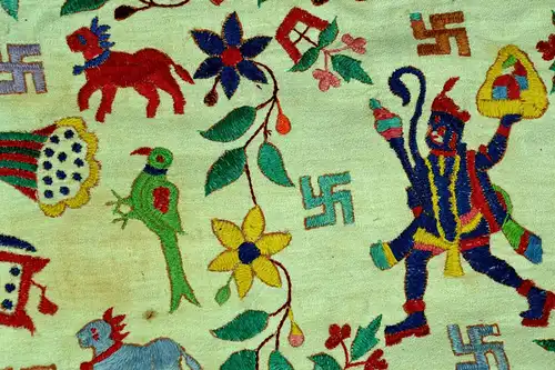 Indischer Wandbehang mit Sonnenzeichen/Rad, handbestickt, Mitte 19. Jahrhundert
