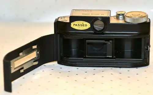 Sugaya Optical Company Minimax Pocket 110 EE Kamera,Blitz u.Tasche