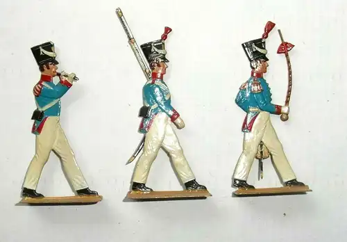 3 Zinnfiguren französische Soldaten in Uniformen des 19. Jahrhunderts