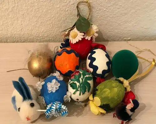 Ostereier, beschmückt mit verschiedenen Ornamenten aus Samt ,7 Stück