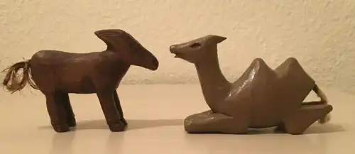 Zwei Figuren, Kammel und Fohlen,aus  Holz, 20.Jhdt