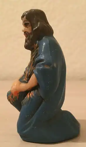 Krippenfigur,kniende Josef,blau bemalt, Keramik