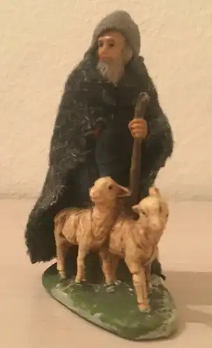 Krippenfigur,stehender Hirte, mit zwei Lämmer , koloriert,