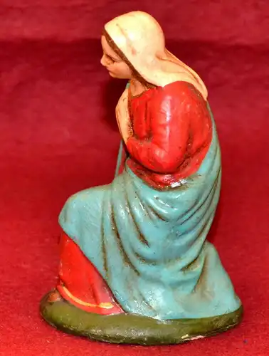 Krippenfigur,betende Hl.Maria,Pappmasche,rot-blau bemalt,1950,Höhe: 9,5  cm,
