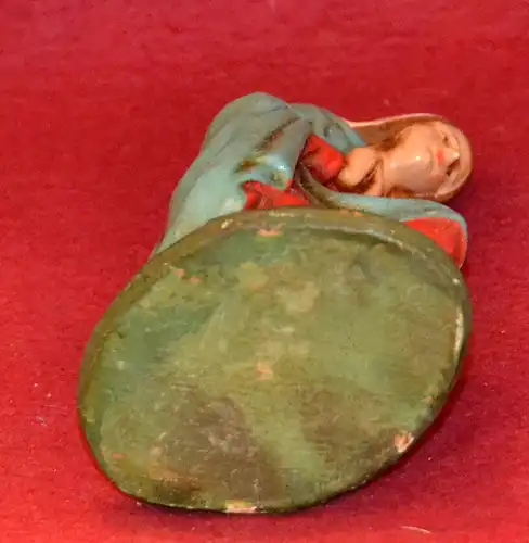 Krippenfigur,betende Hl.Maria,Pappmasche,rot-blau bemalt,1950,Höhe: 9,5  cm,