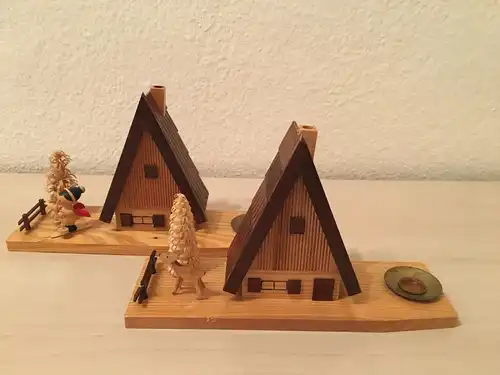 Zwei Weihnachtskerzenständer, aus Holz ,20.Jhdt