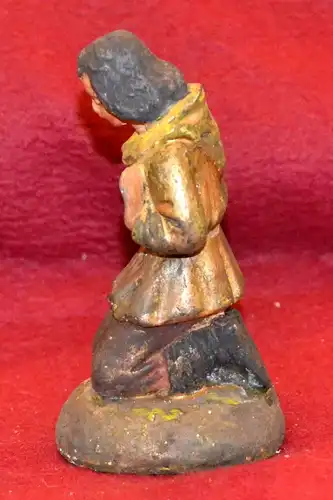 Krippenfigur,Kniender Knabe.Gips,koloriert, Höhe10 cm,1950 H.v.M