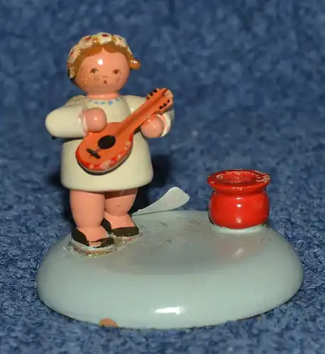 Kerzenhalter mit kleinem Engel und Gitarre,Holz,polychrom bemalt.um 1930